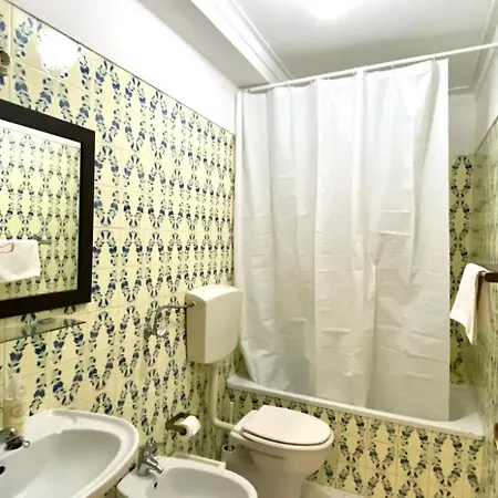 Chiado With Terrace 1 Апартаменти Лісабон